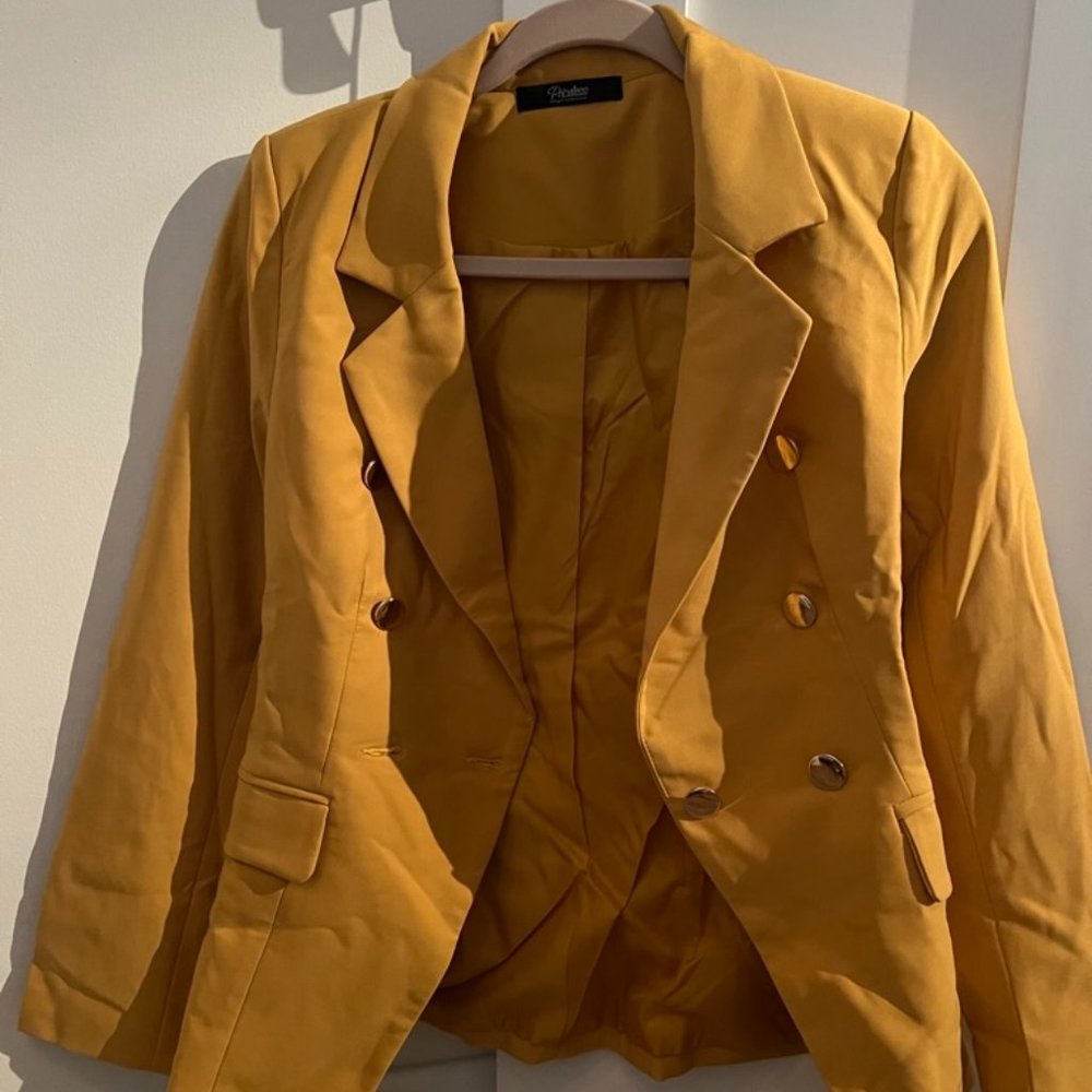 Yellow blazer